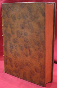 Histoire de l'Académie Royale des Sciences, Année MDCCI (1701), Avec les Mémoires de Mathématique & de Physique, pour le même année. Tirés des Registres de cette Académie. Seconde Edition, revûe, corrigée & augmentée. Table pour les Mémoires : Nouveau Phosphore, par M. BERNOULLI - Observations sur l'eau de pluye qui est tombée à l'Observatoire Royal pendant tout l'année 1700 avec quelques Remarques sur le Thermomètre & le Barometre, par M. DE LA HIRE - Observations Analytiques de la Coloquinte, par M. BOULDUC - La Quadrature absolue d'une infinité de portions moyennes, tant de la Lunule d'Hippocrate de Chio, que d'une autre nouvelle espece, par M. LE MARQUIS DE L'HÔPITAL - Autre Regle generale des Forces Centrales, avec une maniere d'en déduire & d'en trouver une infinité d'autres à la fois, dépendemment & l'année derniere 1700, par M. DE LA HIRE - Remarques sur le Rafinage de l'Argent par M. HOMBERG - Remarques sur l'Eclipse de Lune arrivée le 22 février 1701 par M. DE LA HIRE - Observation d'Aldebaram caché par la Lune, à Marseille le 26 février 1701 au soir - Remarques sur une Comete observée à Pékin le mois de février de l'année 1699, par le PERE DE FONTENAY, de la Compagnie de Jesus - Comparaison des Observations de la Comete de 1699 faites à la Chine par R.P. Fontenay, rapportées à l'Académie par le R.P. Gouye le 12 mars 1701 avec celle qui furent faites à l'Observatoire Royal de Paris, par Mrs CASSINI & MARALDI - Description des quatre Etoiles proche du Cercle Polaire, avec lesquelles on commença de voir cette Comete à Paris - Observation de la conjonction de la Lune avec l'oeil de Taureau Aldebaram, le 19 août 1699, par M. CASSINI - Observations des Passages de la Lune & de l'oeil austral du Taureau par le Meridien, le 18 & 19 aoust 1699 - Observations d'Aldebaram joint à la Lune, faites à Marseille & à Bologne, rapportées à notre figure - Observation de l'Eclipse de Lune, du 22 février 1701 - Comparaison des Phases principales de l'Eclipse de Lune du 22 fevrier de cette année 1701, observées en diverses villes d'Europe, rapportées à l'Académie le 25 juin par M. CASSINI - Eclipsis Lunae, Anno 1701, die 22 & 27, februarii vespere & mane observata Berolini, à Godsido Kirchio - Lunae Eclipsis partialis Norimbergae observata, anno 1701 die 22 februarii à J.P. Wulzerbaur - Taches dans le Soleil observées le 29 mars 1701 par Mrs CASSINI & MERALDI à Montpellier, envoyé à M. l'Abbé Bignon et rapporté à l'Académie le 9 avril - Comparaison de diverses Observations de l'Eclipse du Soleil du 23 septembre 1699 faites en diverses villes d'Europe - Différences des Longitudes de plusieurs villes de France, tirées des des Observations des Eclipses du Soleil du 12 Juillet 1684 - Observation sur un Foetus humain monstrueux, par M. LITTRE - Observations sur quelques effets des Fermentations, par M. HOMBERG - Methodes generales pour trouver la différence en Déclinaison & Ascension droite de deux Astres qui sont peu éloignés l'un de l'autre, en se servant du Micrometre oridinaire par M. DE LA HIRE - Observations analytiques du Jalap, par M. BOULDUC - Observations sur les Ovaires & les Trompes d'une femme, & sur une Foetus trouvé dans l'un de ses Ovaires, par M. LITTRE - Observations sur les Analyses des Plantes, par M. HOMBERG - Construction & Usage d'un nouveau Réticule pour les observations des Eclipses du Soleil & de la Lune, & pour servir de Micrometre, par M. DE LA HIRE - Remarques sur la nature de la Gomme-gutte, & ses différentes Analyses, par M. BOULDUC - Lettre à M. Bernouilli Professeur à Groningue, touchant son nouveau Phosphor - Observations d'Anatomie & de Chirurgie sur plusieurs especes d'Hydropisie, par M. DU VERNEY le jeun - Methode pour la rectification des lignes courbes par les Tangentes, par M. CARRE' - Rectification de la Cicloïde, par M. CARRE' - Remarques sur la mesure & sur la pesanteur de l'Eau, par M. DE LA HIRE - De la Méridienne de l'Observatoire Royal prolongée jusqu'aux Pyrénées, par M. CASSINI - Observations Anatomiques sur les Ovaires de Vaches & de Brebis, par M. DU VERNEY le jeune - Observations sur les effets de l'Ypecacuana, par M. BOULDUC - Projet d'un systême touchant les passages de la Boisson & des Urines, par M. MORIN - Dissertation sur une plante nomée dans le Bresil, Yquetaya, laquelle sert de correctif au Séné, & sur la préférence que nous devons donner au Plantes de notre Pays, par-dessus les Plantes étrangeres, par M. MARCHANT - Observations sur une Comete, faites à Pau le 28 et le 31 d'Octobre, par P. Pallu de la Compagnie de Jesus, & rapportées à l'Académie par M. DE LA HIRE - Observations sur les Sels volatils des Plantes, par M. HOMBERG - Memoire sur la circulation du sang des Poissons qui ont des ouies, & sur leur respiration, par M. DU VERNEY l'aîné - Second memoire sur la fécondité des Plantes. Conjectures sur ce sujet par M. DODART - Construction d'un Nouvel Astrolabe universel, par M. DE LA HIRE - Des taches observées dans le Soleil au mois de Novembre de l'année 1700 au mois de May, à la fin d'Octobre, & au mois de Novembre de cette année 1701 par M. CASSINI le fils - Solution du Problême proposé aux Géometres dans les Mémoires de Trévoux, des mois de septembre & octobre 1701, par M. CARRE - Observations sur les Hernies, par M. MERY - Effay d'une Methode pour trouver les Rayons des Developpées, des Tangentes, des Quadratures, & les Rectifications de plusieurs Courbes, sans y supporter aucune grandeur infiniment petite, par M. DE TSCHIRNAUSEN - Observations sur le corps d'une femme grosse de huit mois de son premier enfant, morte subitement d'une chute, par M. LITTRE - Observation de l'Eclipse de l'Etoile Adebaram ou Oeil du Taureau par la Lune, à l'Observatoire le 13 septembre au matin 1701 par M. DE LA HIRE - Systême general des Intervalles des Sons, & son application à tous les Systêmes & à tous les Instruments de Musique, par M. SAUVEUR - I. Du Rapport des Sons, & des Intervalles. II.et III. Explication de la premiere partie des Tables du Systême general des Intervalles, & des Rapports des Sons. IV. Division et Usage de l'Echometre general. V. Application du Systême & de l'Echometre general à tous les Systêmes de Musique. VI. Application du Systême & de l'Echometre general aux Voix et aux Instrumens de Musique. VII. Applicatiobn du Systême general au Plainchant. VIII. Application du Systême general à la Musique. IX. Des Sons harmoniques. X. Application du Systême general à la Trompette marine, au Cor de Chasse, & aux grands Instumens à vent. XI. Des Intervalles réciproques des Sons d'un Systême & d'un Instrument de Musique. XII. Maniere de trouver le Son fixe. Addition à la Section VI. De la Correction Gregorienne des mois lunaires Ecclésiastiques par M. CASSINI.