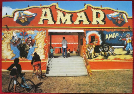 Album contenant des Cartes postales des différents Cirques : Cirque Arlette GRUSS, 1990-91-93, 9 cartes couleurs - Alexis GRUSS, 1991, 8 cartes en noir et blanc - Cirque AMAR, 1984-88-78-93, 7 cartes couleurs - Cirque Danix TOGNI, 1992, 7 cartes noir et blanc, 1989-90-92, 20 cartes couleurs - Cirque NOCK, 1987-92, 16 cartes couleurs - Cirque PAUWELLS, 1986-88-89, 10 cartes couleurs, PAUWELS présente E. BOUGLIONE, 1990-91-92, 4 cartes en noir et blanc et 5 en couleurs - Cirque PINDER, 1986-89-93, 6 cartes couleurs - Cirque PINDER-JEAN-RICHARD, 1986-89-90, 7 cartes couleurs - Cirque Achille ZAVATTA 2, Cirque Achille ZAVATTA, Cirque ZAVATTA fils, 1986-89-90, 46 cartes couleurs - Cirque acrobatique de PEKIN, troupe de HANGZHOU, 1990, 3 cartes couleurs - Troupe acrobatique chinoise de WUHAN, 1990, 4 cartes couleurs - Cirque Joseph E. BOUGLIONE, 1990, 2 cartes couleurs - Cirque Albert RANCY, 1983, 1 carte couleur de Roger Lanzac et Maxi - Cirque Franck ZAVATTA, 1993, 4 cartes couleurs (tirage inférieur à 100 ex.) - John CAMPOLONGO, 1993, vu à Monaco, 2 cartes en noir et blanc et 3 couleurs - Rico Micheletty, 1994, 1 carte noir et blanc - Billy Wilson-Smart, 1994, 1 carte noir et blanc - Pieric, 1994, 2 cartes noir et blanc - Cirque Christiane GRUSS, 1990, 4 cartes couleurs - Cirque KNIE, 19-88-90-92, 37 cartes couleurs.