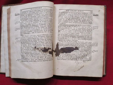 Histoire des Souverains Pontifes qui ont siégé dans Avignon.. undefined