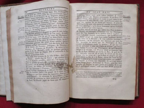 Histoire des Souverains Pontifes qui ont siégé dans Avignon.. undefined