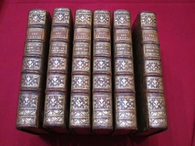 Histoire des différens (différents) peuples du monde, contenant Leurs cérémonies Civiles & Religieuses, avec l'origine & l'établissement des Religions; leurs Sectes & Superstitions; les Moeurs & Usages de chaque Nation, &c. (6 volumes)