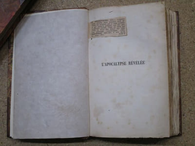 L'APOCALYPSE REVELEE dans laquelle sont dévoilés les arcanes qui y sont prédits, et qui jusqu'à présent ont été profondément cachés : N° 1-418 et N° 419-752 (2 volumes/3).