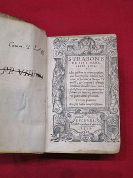 De situ orbis libru XVII. Editi quidem in eorum gratiam, qui Geographiae studiosi sunt, olim (ut putatur) à Guarino Ve ronesi, [...]. Tome I seul.. ...