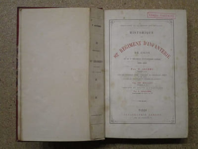 Historique du 82e Régiment d'Infanterie de ligne et du 7e Régiment d'Infanterie légère. Avec les différents types d'uniformes de l'infanterie légère et de ligne d'après les collections du ministère de la guerre.