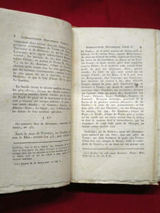 Dictionnaire historique, littéraire et statistique des départemens (départements) du Mont-Blanc et du Léman, Contenant l'Histoire ancienne et moderne de la Savoie, Et spécialement celles des Personnes qui y étant nées ou domiciliées, se sont distinguées par des actions dignes de mémoire, ou par leurs succès dans les Lettres, les Sciences et les Arts [...] (3 volumes)