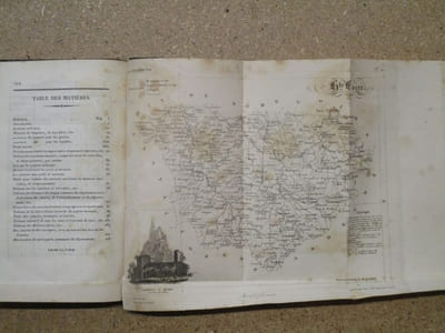 Métrologie de la Haute-Loire. Précédée du système métrique. Avec des principes pour la conversion de toute espèce de mesures. Suivie d'un extrait des lois sur le système métrique, de plusieurs tableaux sur la retenue des rentes, des distances de chaque commune aux chef-lieux du canton de l'arrondissement et du département, de la concordance des calendriers grégorien et républicain, de la dépréciation du papier monnaie, des tables d'intérêts ou d'escomptes à sous les taux avec les lois sur les intérêts etc, des lois sur les Mercuriales et des tableaux contenant toutes celles du département depuis 1800, d'un unique tableau représentant le rapport depuis 1 are jusqu'à 20 hectares de toutes nos anciennes mesures agraires avec les mesures métriques.