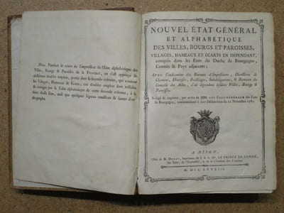 Nouvel Etat Général et Alphabétique des Villes, Bourgs et Paroisses, Villages, Hameaux et Ecarts en dépendant, compris dans les Etats du Duché de Bourgogne, Comtés & [et] Pays adjacents ; Avec l'indication des Recettes d'Impositions, Directions de Chemins, Dioceses, Bailliages, Subdélégations, & Bureaux de Contrôle des Actes, d'où dépendent lesdites Villes, Bourgs et Paroisses. Rédigé & imprimé par ordre de MM. les Elus-Généraux des Etats de Bourgogne, conformément à leur Délibération du 12 Novembre 1781.