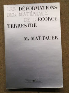 Les déformations des matériaux de l'écorce terrestre.