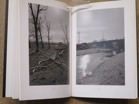En longeant quelques rivières : photographies et conversations.. ADAMS Robert