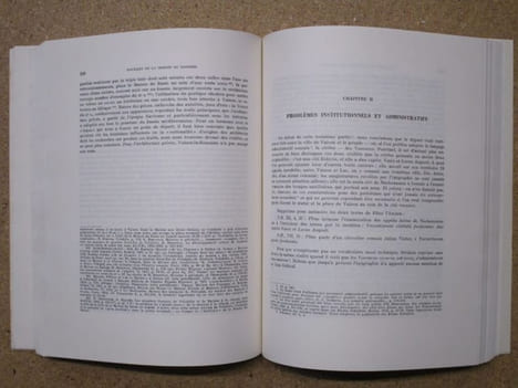 Les fouilles de la MAISON AU DAUPHIN : recherches sur la romanisation de Vaison-la-Romaine : textes et planches, dépliants (2 volumes).. GOUDINEAU ...