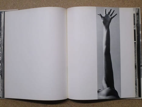 Née de la vague.. CLERGUE Lucien