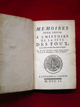 [deux textes reliés ensemble] Mémoires pour servir a l'histoire de la fête des foux (fous). [suivi de] Le Nouvel an, poëme heroi-fou.. DU TILLIOT, ...