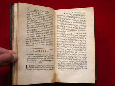 Histoire de Conqueste (Conquête) du Mexique, ou De la Nouvelle Espagne, par Fernand CORTEZ, Traduite de l'Espagnol de Dom Antoine de SOLIS, par l'Auteur du Triumvirat. (2 volumes).
