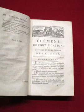 Élémens (Éléments) de fortification, de l'attaque et de la défense des places; contenant les systêmes des Auteurs les plus célèbres, neuf Systêmes de ...