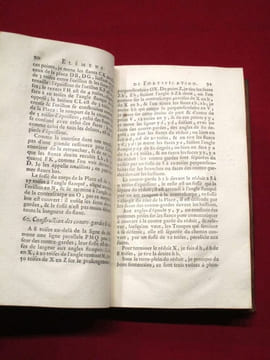 Élémens (Éléments) de fortification, de l'attaque et de la défense des places; contenant les systêmes des Auteurs les plus célèbres, neuf Systêmes de ...