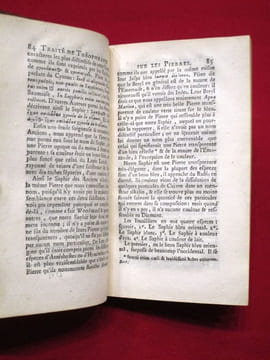 Traité des pierres de Théophraste traduit du grec; avec des notes physiques & critiques, traduites de l'Anglois de M. Hill; [...]. THEOPHRASTE, HILL ...