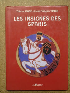 Les insignes des Spahis.