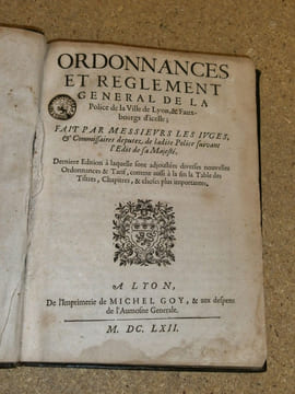 Ordonnance et Reglement general de la Police de la Ville de Lyon, & Faux-bourgs d'icelle ; fait par Messieurs les Iuges (Juges), & Commissaires ...