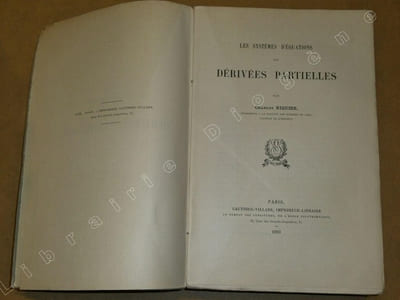 Les systèmes d'équation aux dérivées partielles.