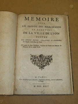 Mémoire pour les prévôt des marchands et échevins de la ville de Lyon contre les sieurs doyen, chanoines et chapitre de l'église Saint Jean de Lyon et ...