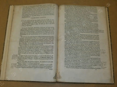 Mémoire pour les prévôt des marchands et échevins de la ville de Lyon contre les sieurs doyen, chanoines et chapitre de l'église Saint Jean de Lyon et contre le sieur Philibert, trésorier de France au Bureau des Finances de la même ville.