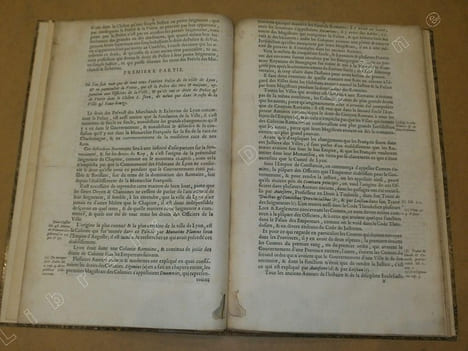 Mémoire pour les prévôt des marchands et échevins de la ville de Lyon contre les sieurs doyen, chanoines et chapitre de l'église Saint Jean de Lyon et ...