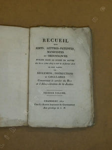 Recueil des édits, lettres-patentes, manifestes et ordonnances publiés dans le duché de Savoie dès le 10 7.bre 1814 à tout le 18 février 1815 ; où sont insérés les règlemens, instructions et circulaires concernant le service du roi et l'administration de la justice. Premier volume.