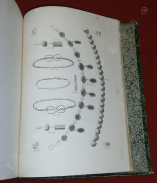 Description des Antiquités et Objets d'Art, contenus dans les Salles du Palais-des-Arts de la Ville de Lyon.. COMARMOND, Ambroise.