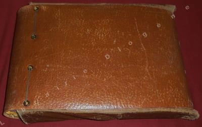 Album de rubans et signets de soie.