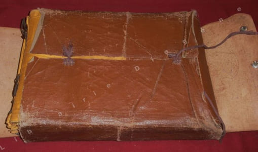 Album de rubans et signets de soie.