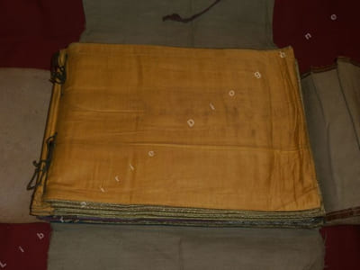Album de rubans et signets de soie.