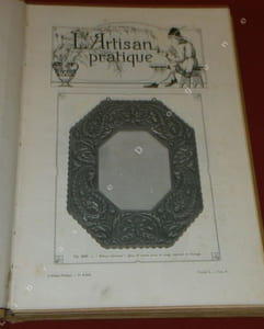 L'Artisan Pratique. Art Décoratif. Cuir et Métaux repoussés. Pyrogravure. Pyrosculpture. Tarso. Kerbchnitt. Corne et bois sculptés. Marqueterie. Broderies en Ficelles, etc. (10eme Volume, vendu seul).