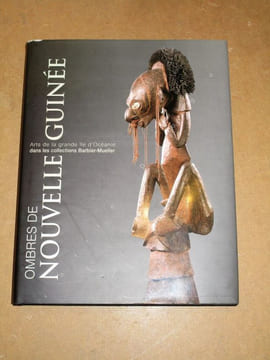 Ombres de Nouvelle-Guinée : arts de la grande île d'Océanie dans les collections Barbier-Mueller.. PELTIER Philippe / MORIN Floriane / BELL Joshua A. ...
