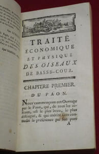 Traité Economique et Physique des Oiseaux de Basse-Cour, Contenant la description de ces Oiseaux, la manière de les élever, de les multiplier, de les nourrir, de les traiter dans leurs maladies, & d'en tirer profit, tant pour nos alimens, que pour nos médicamens, & pour les différens Arts & Métiers.