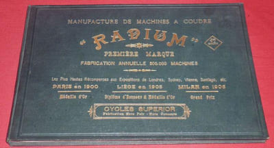 Manufacture de Machines à Coudre "RADIUM". Première Marque, 1er Choix. Fabrication annuelle 200.000 Machines. Les Plus Récompensées aux Expositions de Londres, Sydney, Vienne, Santiago, etc. Paris en 1900, Médaille d'Or - Liège en 1905, Diplôme d'Honneur et Médaille d'Or - Milan en 1906, Grand Prix. Cycles Supérior, Fabrication Hors Pair - Hors Concours