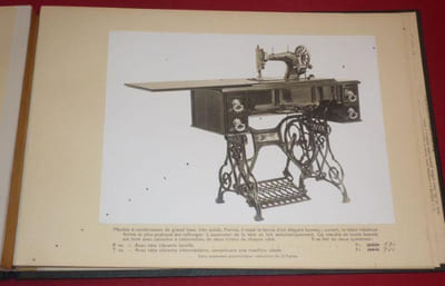 Manufacture de Machines à Coudre "RADIUM". Première Marque, 1er Choix. Fabrication annuelle 200.000 Machines. Les Plus Récompensées aux Expositions de Londres, Sydney, Vienne, Santiago, etc. Paris en 1900, Médaille d'Or - Liège en 1905, Diplôme d'Honneur et Médaille d'Or - Milan en 1906, Grand Prix. Cycles Supérior, Fabrication Hors Pair - Hors Concours