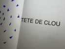 Tête de clou, composition typographique noire et rehauts bleus de Pierre Alechinsky et PAB. Exemplaire 17/70 signé. Provenance : bibliothèque de PAB. ...