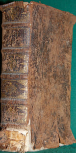 RECUEIL D’AUCUNS NOTABLES ARRESTS, DONNEZ EN LA COUR DE PARLEMENT DE PARIS, pris des Mémoires de Mons. Maistre Georges Louet, Conseiller du Roy en icelle, nouvelle et dernière édition, revue et corrigée en quantité de fautes notables qui s’estoient glissées dans les premières éditions, & augmentée de plusieurs excellens Arrests intervenus depuis les impressions précédentes, & d’autres notables Décisions, par Me. Julien Brodeau, Advocat en Parlement, enrichies d’annotations adioustées en marge (…)