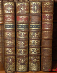 ŒUVRES DE M.CLAUDE HENRYS, CONSEILLER DU ROI ET SON PREMIER AVOCAT AU BAILLIAGE & SIÈGE PRÉSIDIAL DE FOREZ, contenant: SON RECUEIL D’ARRÊTS, VINGT-DEUX QUESTIONS POSTHUMES TIRÉES DES ÉCRITS DE L’AUTEUR TROUVÉS APRÈS SON DÉCÈS, SES PLAIDOIRIES ET HARANGUES, AVEC DES OBSERVATIONS SUR LES CHANGEMENS de la Jurisprudence arrivés depuis la mort de l’auteur; UNE CONFÉRENCE DE LA JURISPRUDENCE, de tous les pays du Droit écrit du royaume; & des moyens faciles & sûrs pour la rendre certaine & uniforme dans tous les Tribunaux, par M.B. J. BRETONNIER, avocat au Parlement, 6e[et dernière] édition revue, corrigée et augmentée de sommaires…