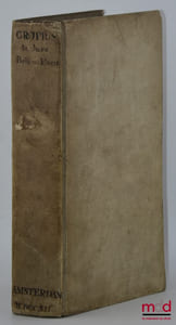 HUGONIS GROTII DE JURE BELLI AC PACIS LIBRI TRES, In quibus Jus Naturæ & Gentium, item juris Publici præcipua explicantur. Cum Annotatis Auctoris, ex postrema ejus ante obitum cura. Accesserunt ejusdem, Dissertatio de Mari libero, & Libellus singularis de Æquitate, Indulgentia & Facilitate, Nec non JOANN. FRID. GRONOVII V.C. Notæ in totum opus de Jure Belli ac Pacis, EDITIO NOVISSIMA, In qua quid præstitum sit Typographorum ad Lectorem Præfatio ostendit.