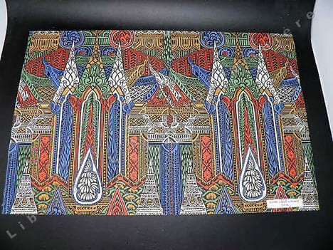 Page de garde de la célèbre revue de mode des années 1920 A.G.B. (Art Goût Beauté). Motif de tissu R.12589 : Crèpe du Maroc. Publicités pour le ...