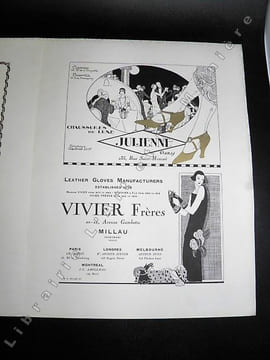 Page de garde de la célèbre revue de mode des années 1920 A.G.B. (Art Goût Beauté). Motif de tissu R.12589 : Crèpe du Maroc. Publicités pour le ...