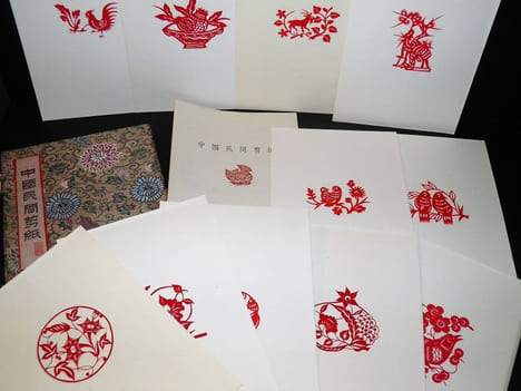 L’Art Populaire Chinois – Les Découpures de Papier. Chinese Paper-Cuts. . [ANONYME] 