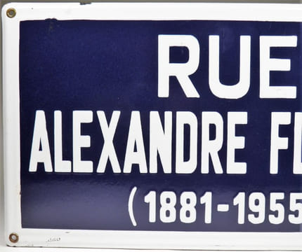 AUTHENTIQUE PLAQUE EMAILLÉE. Plaque de Rue : ALEXANDRE FLEMING. Hommage au découvreur de la pénicilline. . ALEXANDRE FLEMING.