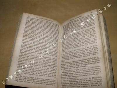 Nouveau Manuel du Teinturier, contenant l'Art de Teindre en Laine, Soie, Coton, Fil, en Drap et en Pièce, sur toute espèce de tissus, etc., etc.; d'enlever les tâches, de dégraisser, reteindre, remettre à neuf, lustrer, etc., etc., etc. Ouvrage d'une théorie et d'une pratique également faciles pour les ouvriers et pour les gens du monde.