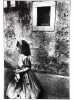 La jeune fille au masque en croissant de lune. Photographie originale. . LOUIS, Christian. 