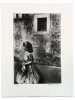 La jeune fille au masque en croissant de lune. Photographie originale. . LOUIS, Christian. 