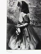 La jeune fille au masque en croissant de lune. Photographie originale.  par LOUIS, Christian.  - Image 5