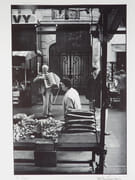 Un air d'accordéon au marché. Photographie originale.  par LOUIS, Christian.  - Image 1