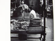 Un air d'accordéon au marché. Photographie originale.  par LOUIS, Christian.  - Image 3